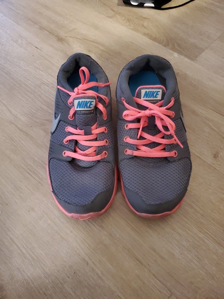 👟 Nike Experience RN Women’s Running Shoes - Size 8.5 👟