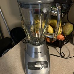 Black & Decker 6-Cup Glass Jar Blender. Read description
