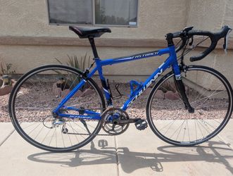 700x23c.. SCHWINN FASTBACK UNISEX ROAD RACING BIKE. SMALL. . LIKE NEW WITH FRESHLY TUNE UP 👌🏼