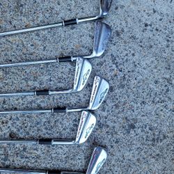 First Flight Profesional Golf Co. Golf Clubs 