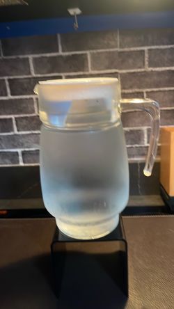 Clear Glass Water Pitcher with Lid
