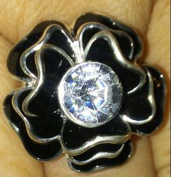 Ladies leaf ring