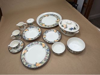 Mikasa Garden Harvest - Service for 4 - Serving Pieces