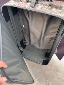 Suitcase￼
