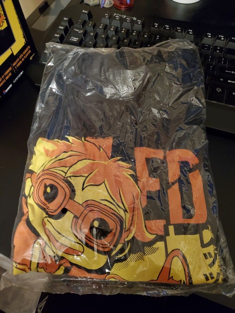 Ein Funko POP! with Tee Size XL