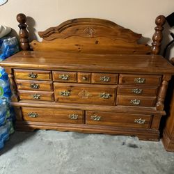 Authentic Vintage Bed Set NEED IT GONE!! Price Negotiable 