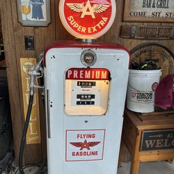 Various antique decor and memorabilia