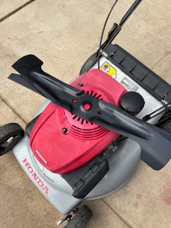 Lawn mower $100  READ