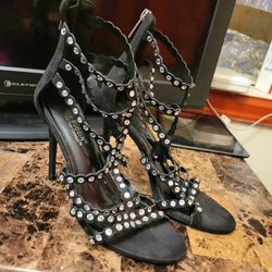 Huge Selection Of Womens Heels And A Couple Pairs Of Boots And Shoes Sizes 7-9  I Think?