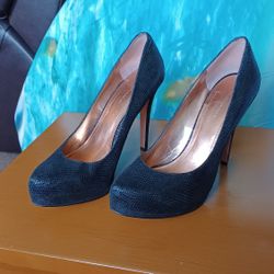 Black Soft Leather BCBGeneration Heels Size 9. Tacones Negros De Piel Suave BCBGeneration Medida 9.