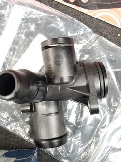 Audi a4 b7 coolant flange