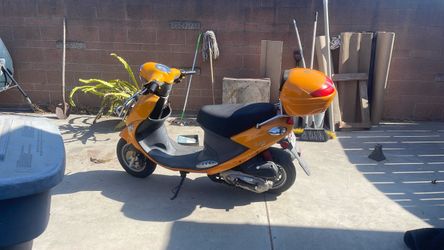 Genuine Buddy 125 Scooter Orange