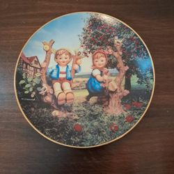    Hummel Apple tree boy and girl