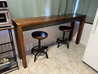 Signature Design by Ashley Torjin - Counter Height Dining Table & Bar Stools