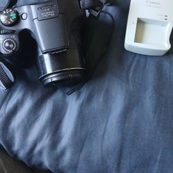 Canon Camera 📷 And Charger 