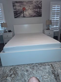Quin size bed with mattres