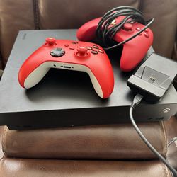 Xbox With 2 Controllers $160 New Conditions 
