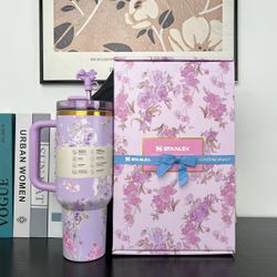 stanley 40oz Water Bottle In Box | Leakproof | Easy To Carry | Super Insulation Makes A Great Holiday Gift