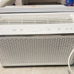 GE Profile™ 8,200 BTU Window Air Conditioner 