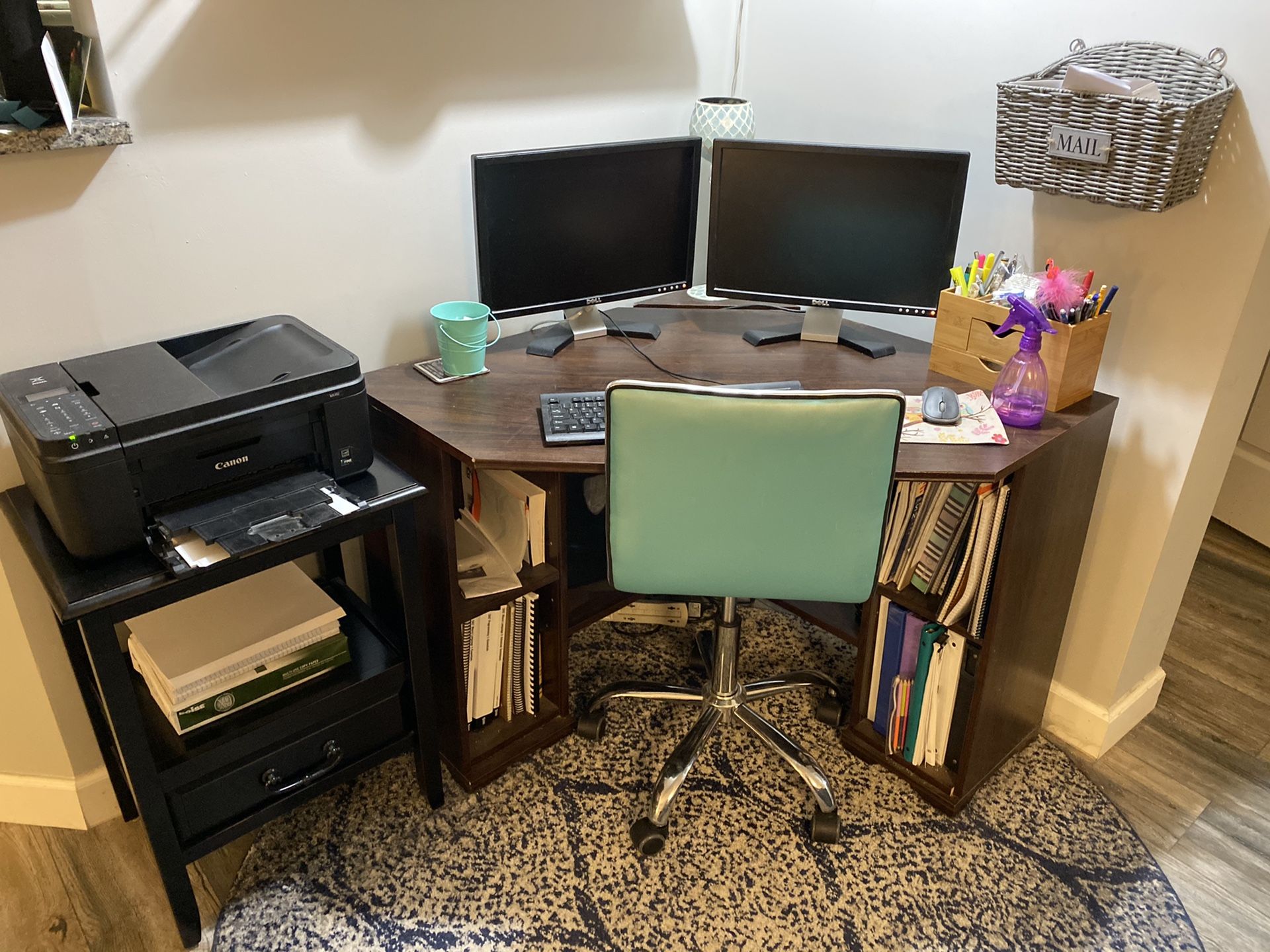 Corner desk