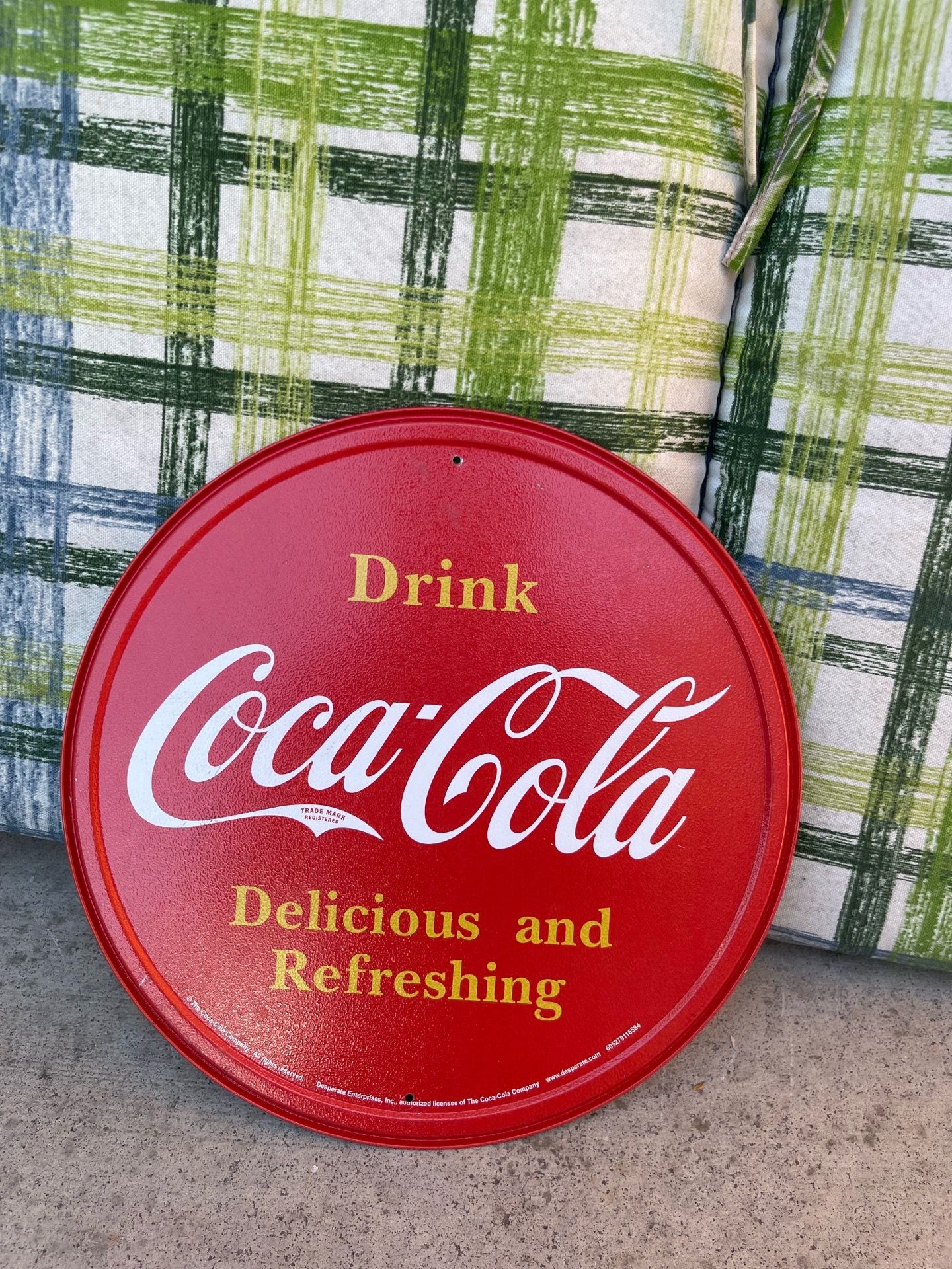 Coca Cola Classic Vintage Collection disk phone (neon lights and