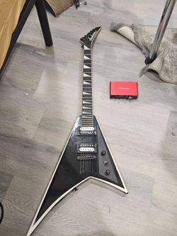 Looking to trade for any guitar (look at description)