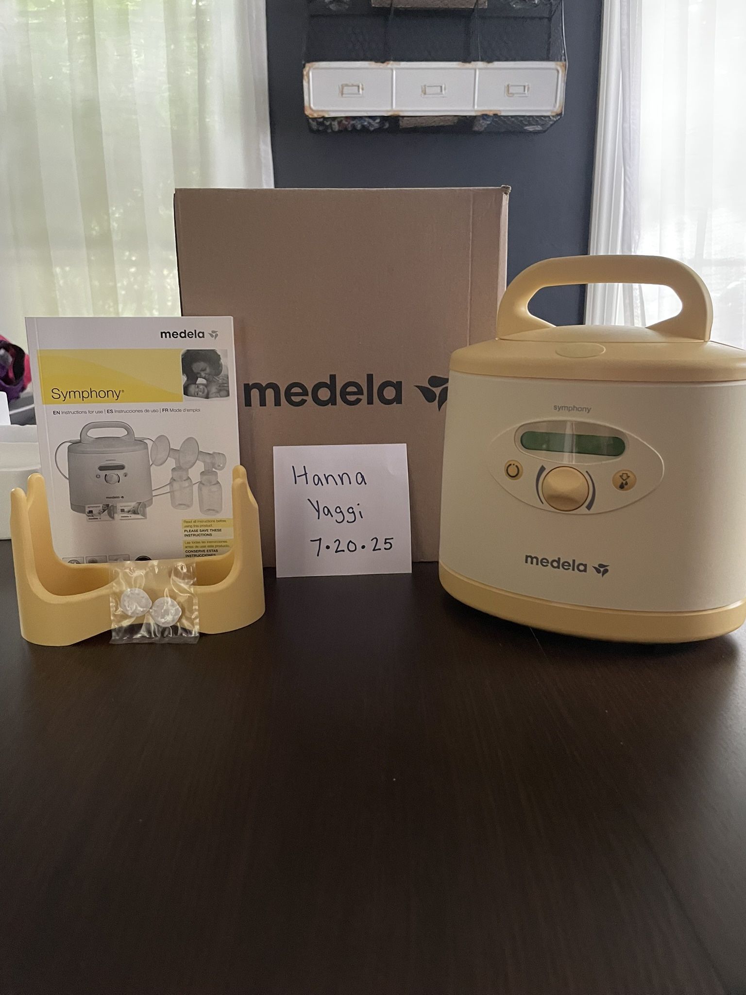 Medela Symphony Hospital Grade Breast Pump (Only 23 Hours) + 2 Brand New Sealed Double Pumping Kits