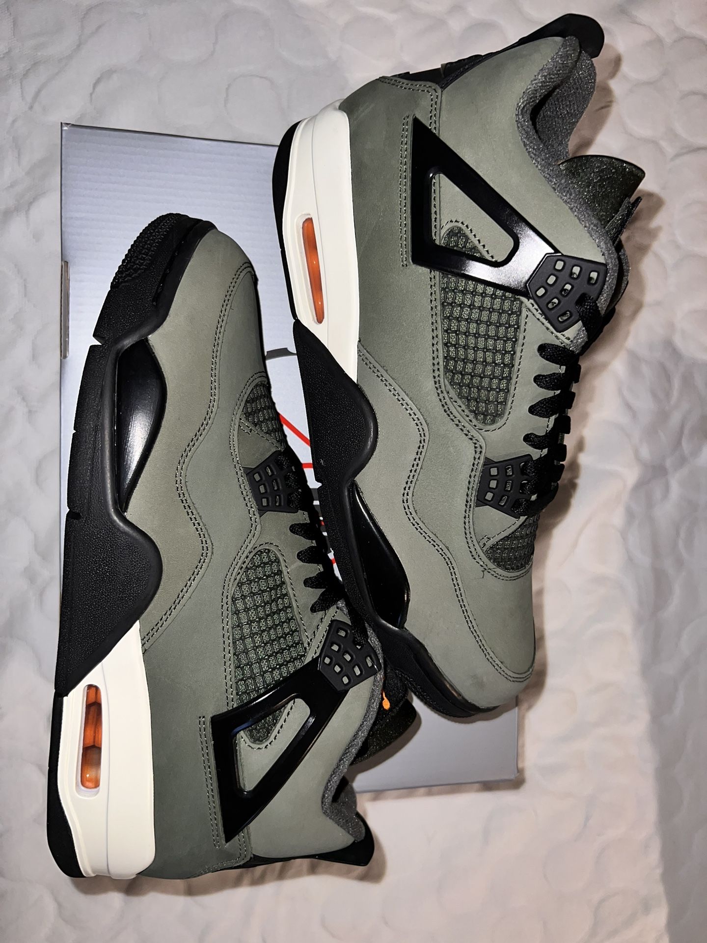 Air Jordan 4 Retro Undefeated