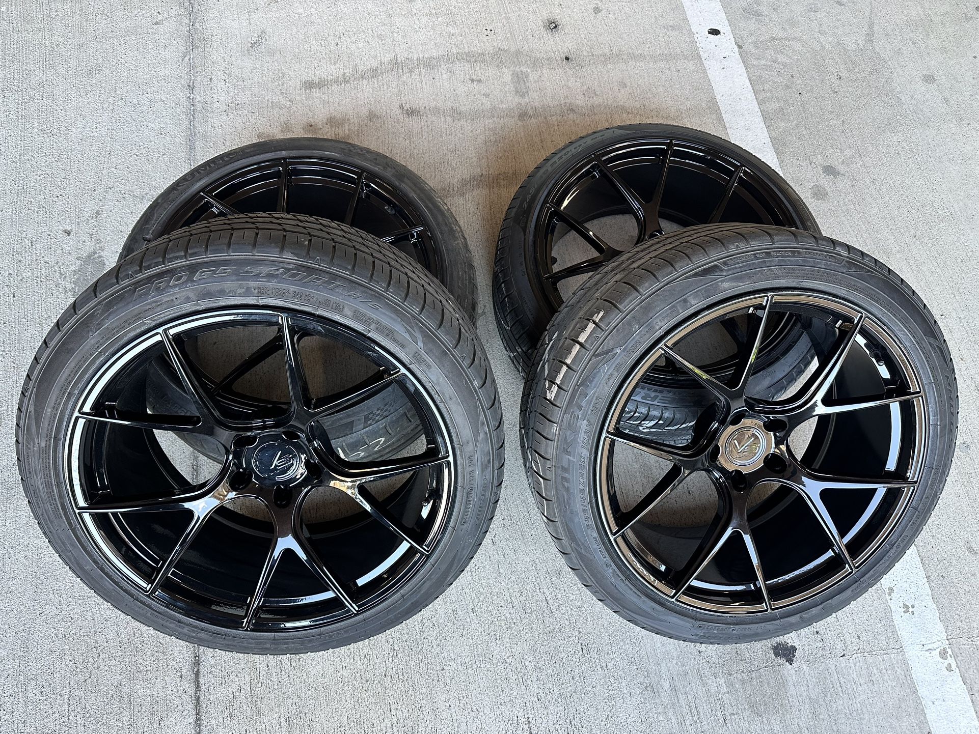 Dodge Charger staggered wheels 20 inch rims