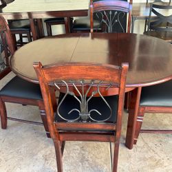 Dining Table And 4 Chairs 
