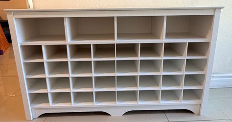 Shoe shelf