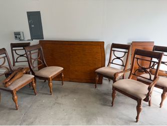 Heavy solid wood in amazing condition comes  with 6 chairs and leaf (70by 42) leaf is extra 18in