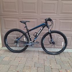 FUJI NEVADA ONE.3 MOUNTAIN BIKE 29 ER 9 X 3 SPEED ( CHECK MY OTHER BIKES)