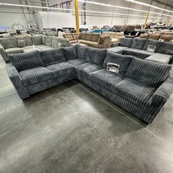 4-Piece Sectional Set
One-Arm Loveseat x 2 + Corner Wedge + Armless Chair

Color: Dark Gray.  🔥 Seccional De 4 Piezas Color Gris 