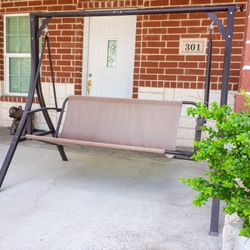 Very Nice Outdoor Porch / Patio Swing