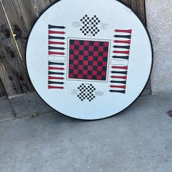 Gaming Table For playing checkers and I’m playing cards or mul or multi chest and playing cards or multi use. The size of the table is 4 x 4 metal bas