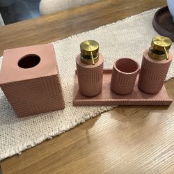 Bathroom Accessories. Mauve Color