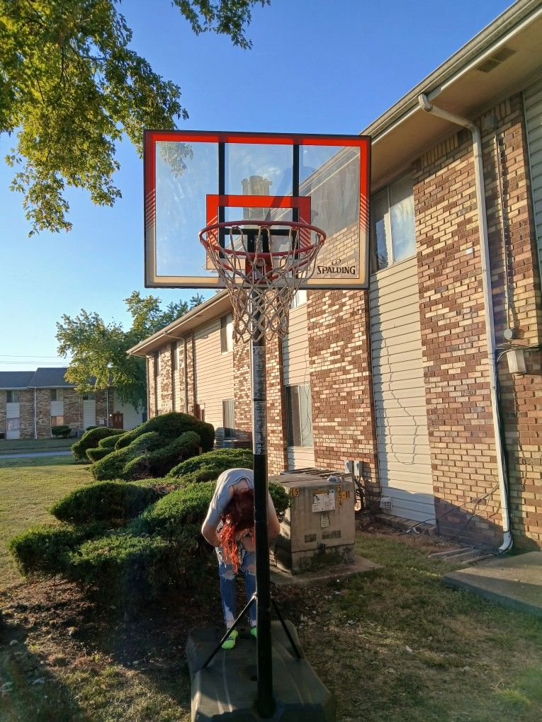 SPALDING S PORTABLE BBALL HOOP