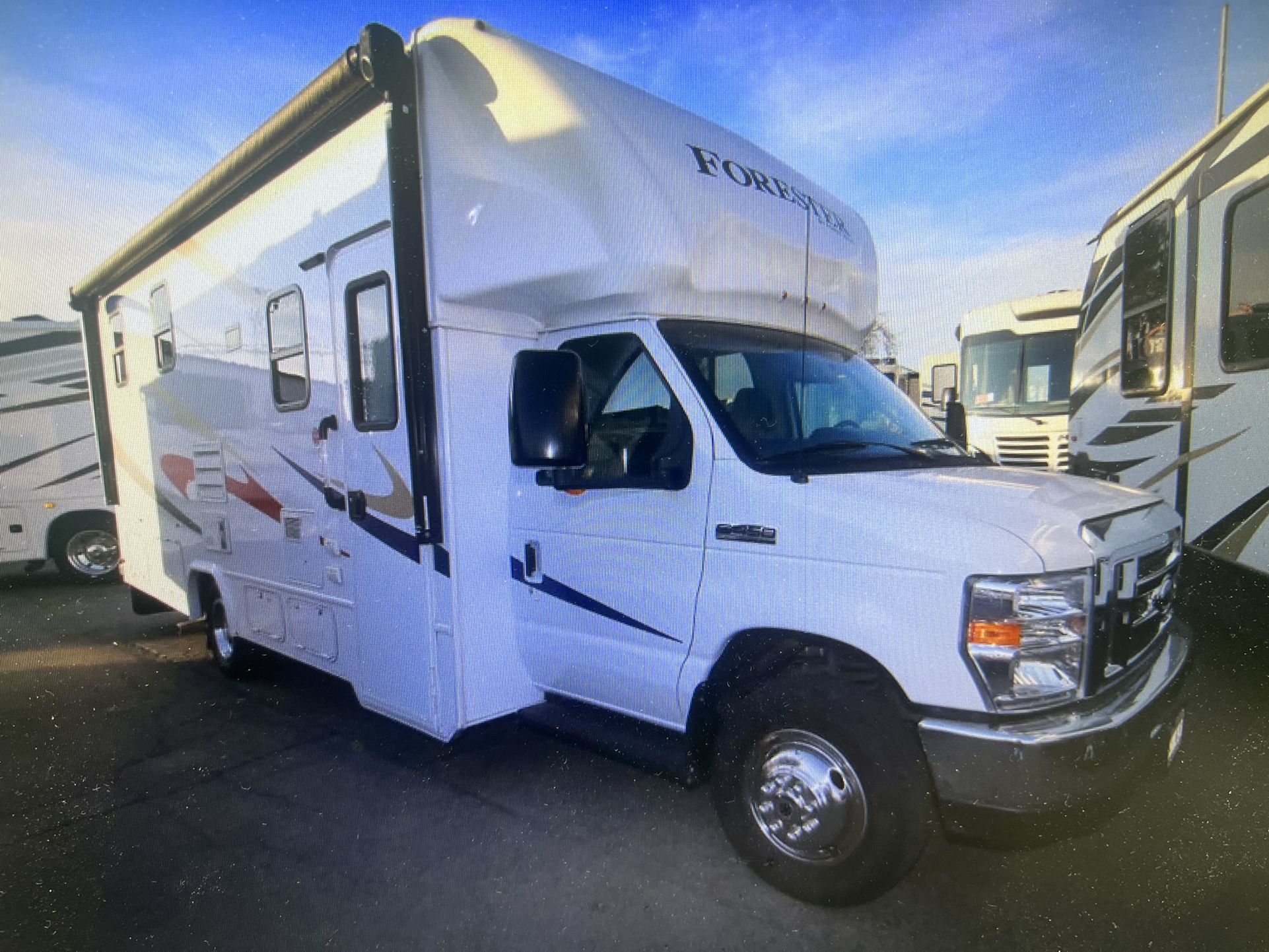 2019 FOREST RIVER FORESTER 2421DFS