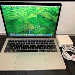 MacBook Pro 2017 256Ssd (excellent condition)