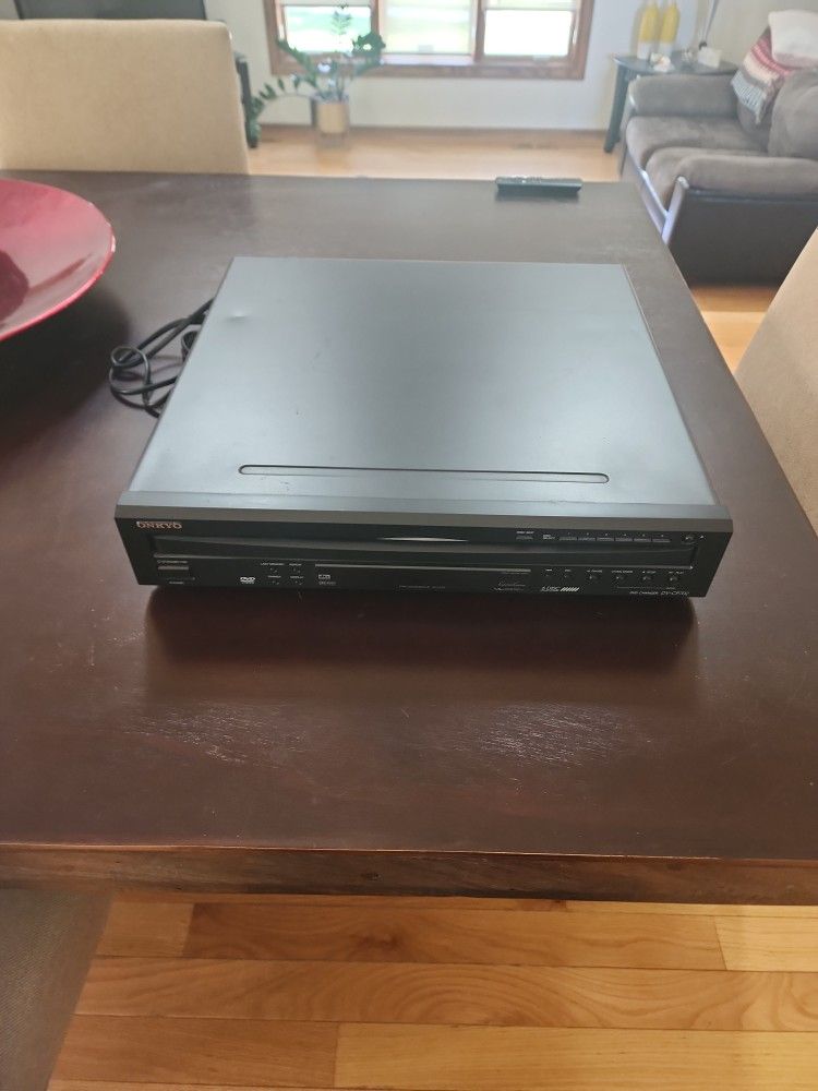 Onkyo DVD Changer DV-CP702