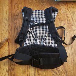 Ergo 360 Black And White Plaid Baby Carrier Thumbnail
