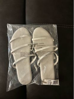 Cushionaire Memory Foam Eggshell Sandals Sz 9.5M