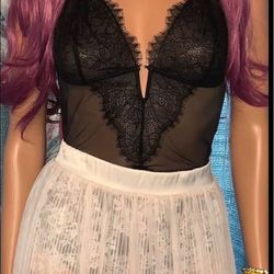 Beautiful Full-body female mannequin, made of white plastic, adult female proportions, tall size, with full torso, arms, and legs. Comes without hair,