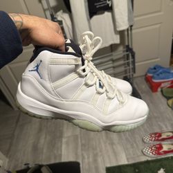 2014 Legend Blue 11’s size 11 