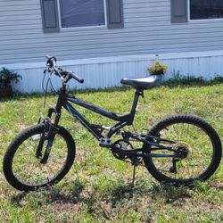 Hyper 24 Inch Bicycle + Shock Absorbers + Shimano Gear 