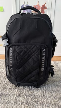 Oakley Black 22" Rolling Suitcase Travel Bag Soft Case Carry On Luggage