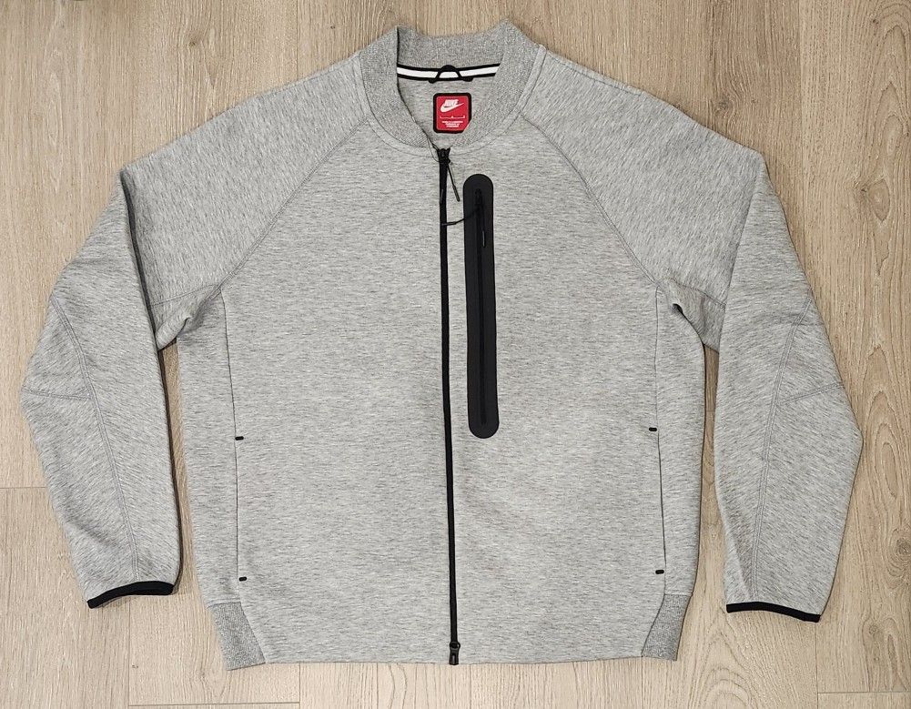 Nike Sportswear Tech Fleece Bomber Jacket Grey Mens Size Large FB8008-063 NWT MSRP $130