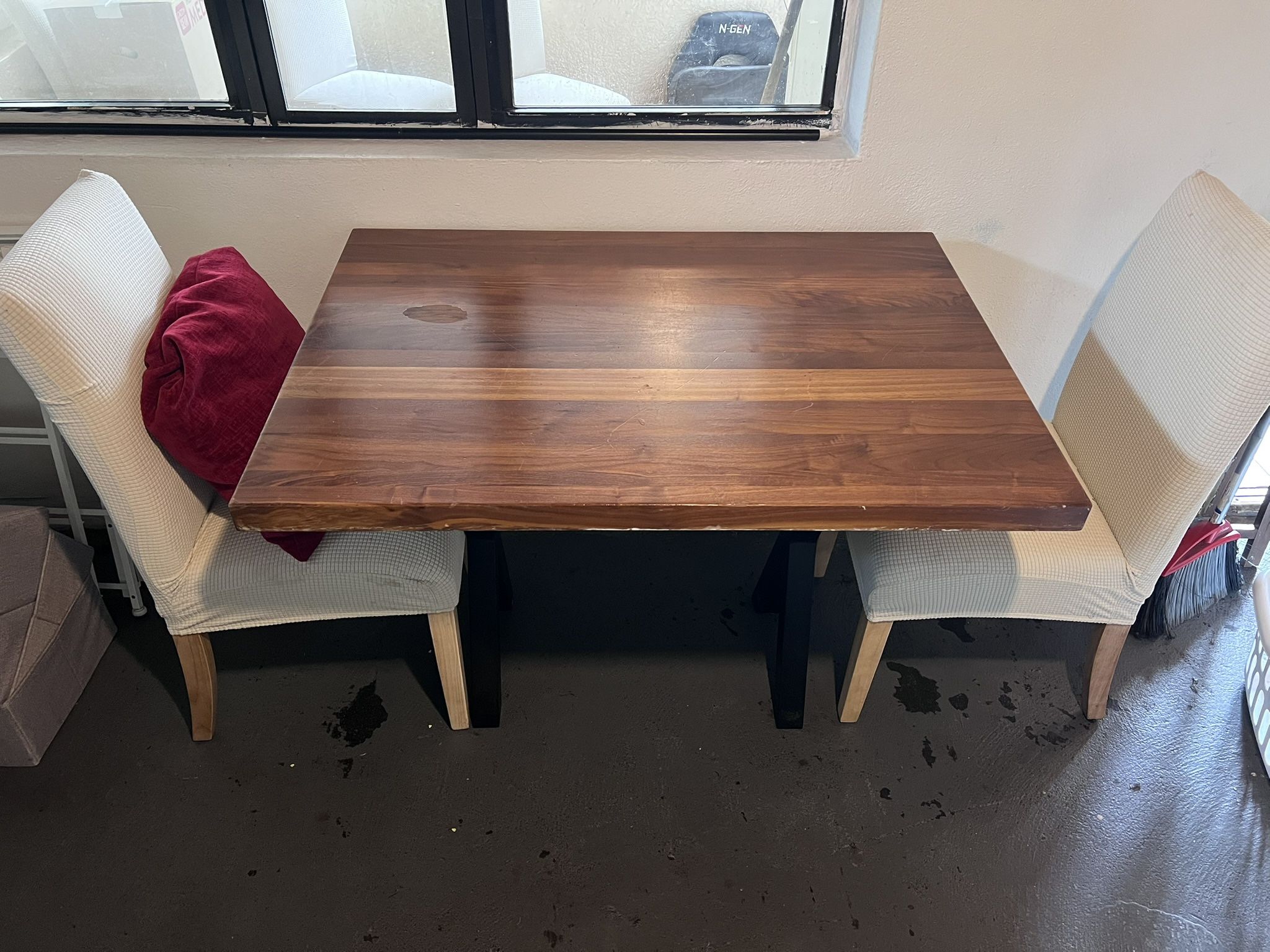 Real Wood Dining Table Comes With 6 Chairs 3 Need Cleaning