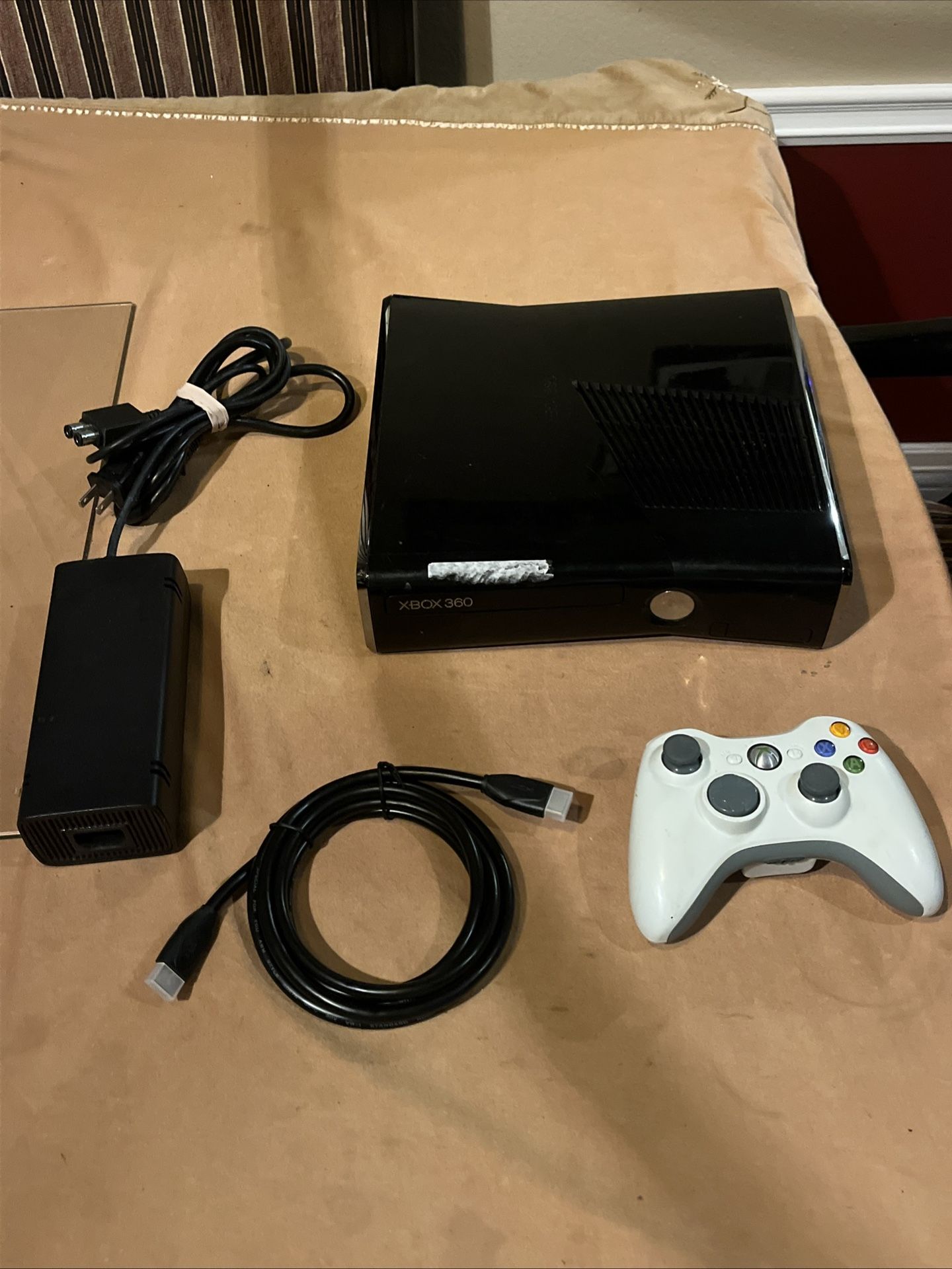 Microsoft Xbox 360 S 1439 250GB Console w/ Cords & Controller Tested